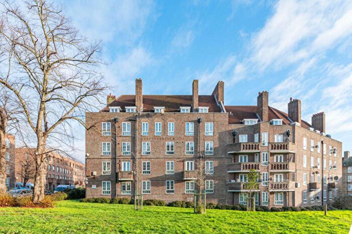 1 Bedroom Flat For Sale In Dog Kennel Hill Estate, East Dulwich, London, SE22