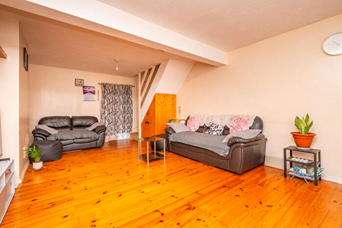 3 Bedroom End Of Terrace House For Sale In London Road, Wallington, SM6