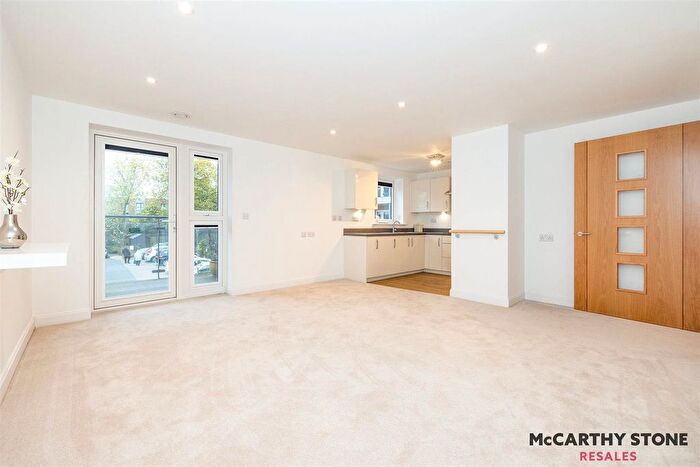 2 Bedroom Flat For Sale In Studio Way, Borehamwood, WD6