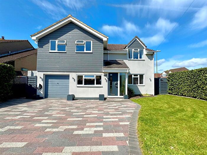 4 Bedroom Detached House For Sale In Abshot Road, Titchfield Common, PO14