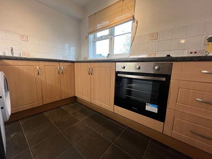 1 Bedroom Flat To Rent In Woking, Surrey, GU22