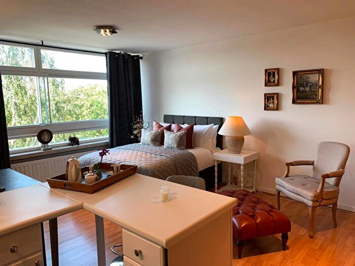 Studio To Rent In Lyndhurst Court, - Finchley Road, St Johns Wood, NW8