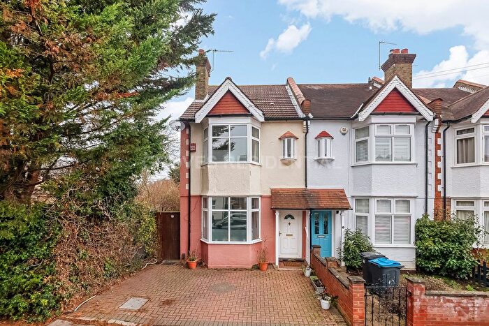 3 Bedroom Semi Detached House For Sale In Beaconsfield Road, New Malden, KT3