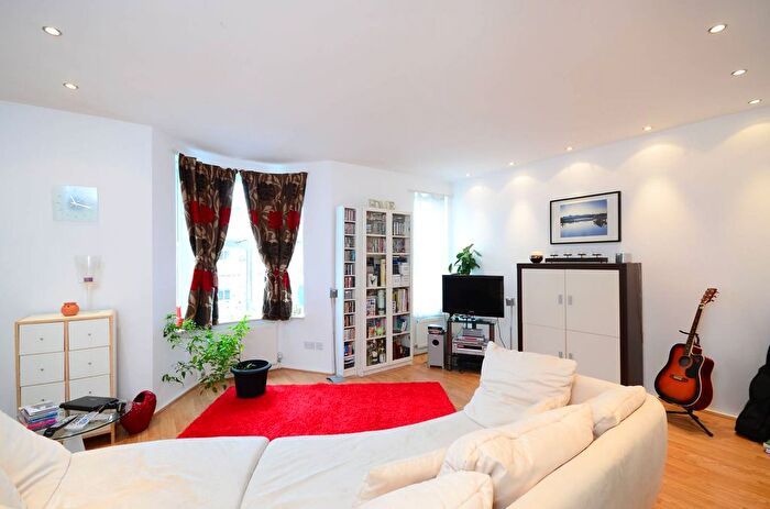 1 Bedroom Flat To Rent In Vant Road, Tooting, London, SW17