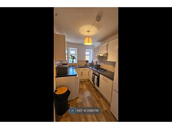 2 Bedroom Flat To Rent In Ashton-Under-Lyne, Ashton-Under-Lyne, OL6