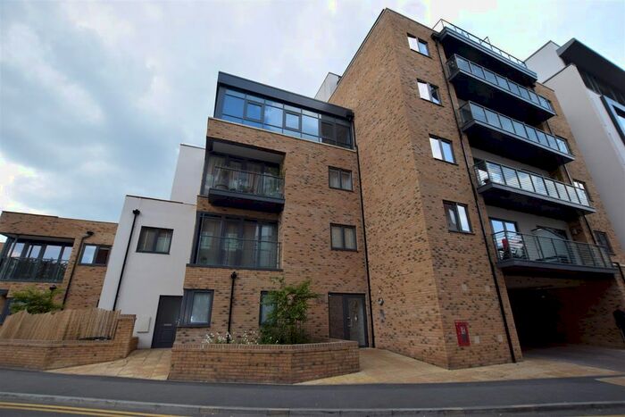2 Bedroom Flat For Sale In Gartlett Road, Watford, Hertfordshire, WD17
