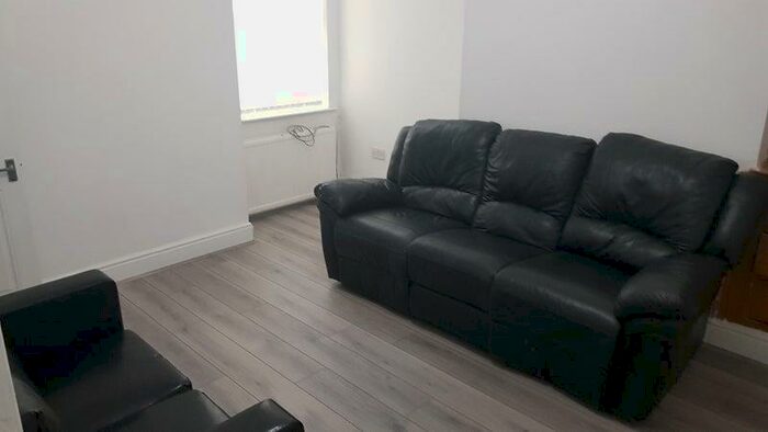 3 Bedroom Terraced House To Rent In Mabfield Road, Fallowfiedl, M14