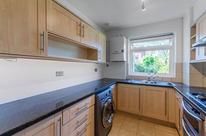 2 Bedroom Flat To Rent In St Anthony's Court, Nightingale Triangle, London, SW12