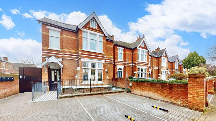 2 Bedroom Flat To Rent In Mount Park Crescent, London, W5