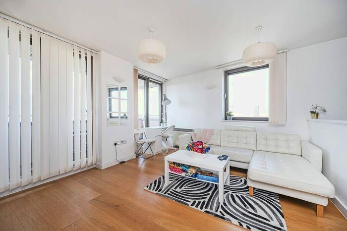 1 Bedroom Flat To Rent In Spencer Way, Stepney, London, E1