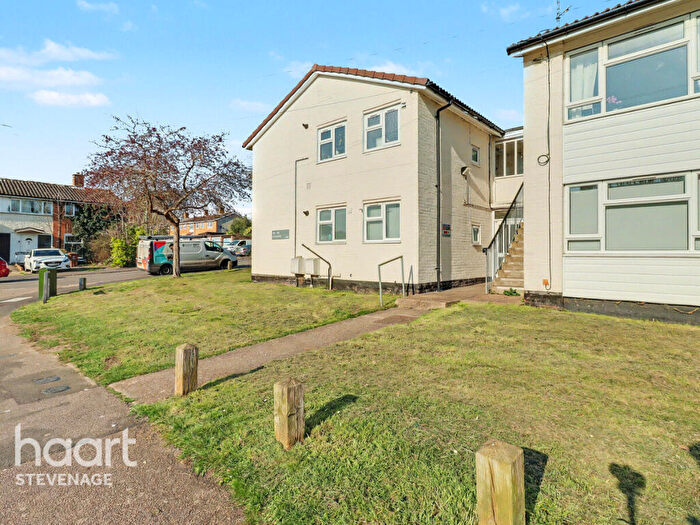 1 Bedroom Apartment For Sale In Fallowfield, Stevenage, SG2