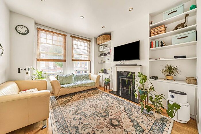 2 Bedroom Flat To Rent In Queenstown Road, Battersea, London, SW8