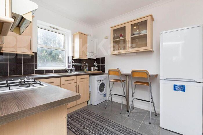 2 Bedroom Flat To Rent In Dalston Lane, Dalston, E8