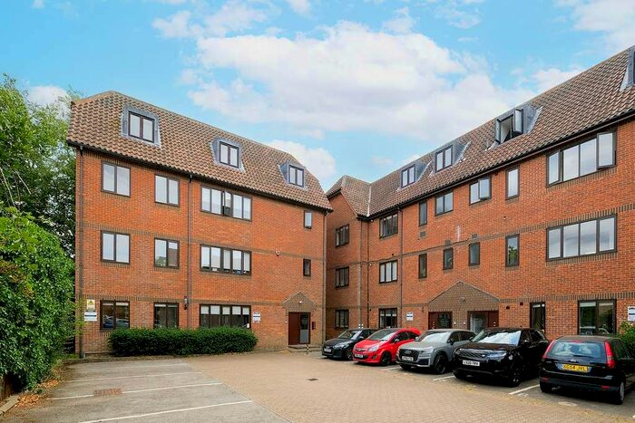 1 Bedroom Flat To Rent In Harris Court (), Yeoman's Court, Ware Road, Hertford, SG13