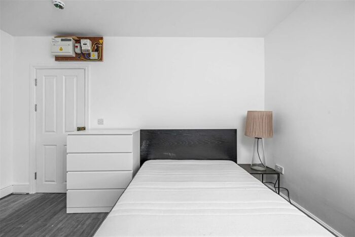 Studio To Rent In Greyhound Lane, London, SW16