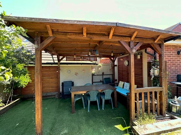 4 Bedroom Semi-Detached House To Rent In Yew Tree Crescent, Didcot, OX11