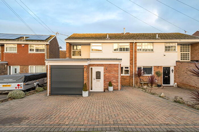 3 Bedroom Semi-Detached House For Sale In Extended Well Presented Family Home In Rainham - Sq Ft, ME8
