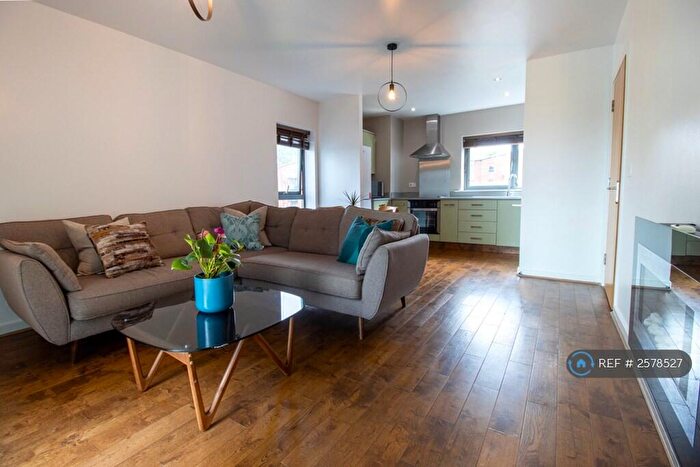 2 Bedroom Flat To Rent In Bouverie Court, Leeds, LS9