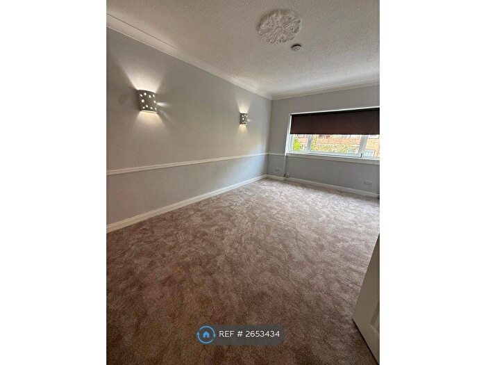 3 Bedroom Flat To Rent In Nethercairn Road, Glasgow, G43