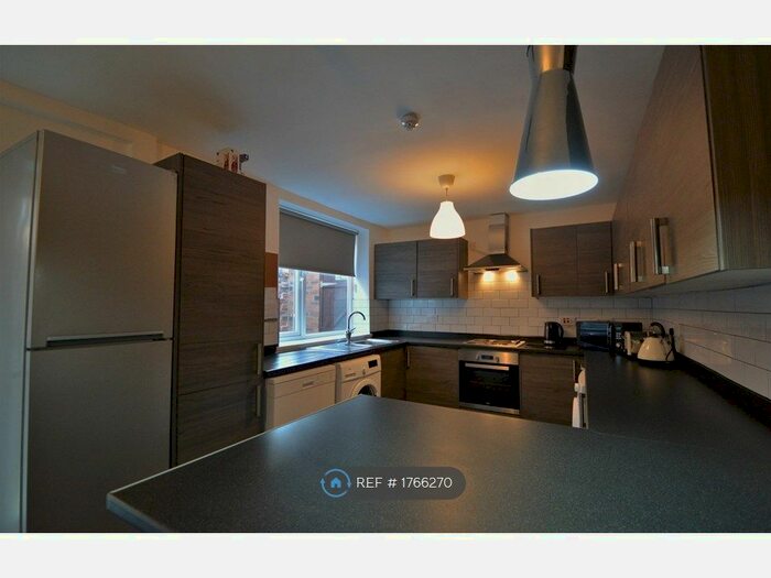 5 Bedroom Terraced House To Rent In Baker Street, Middlesbrough, TS1