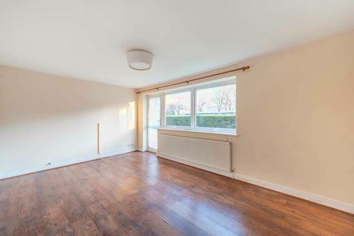 2 Bedroom Flat To Rent In Clitherow Avenue, Hanwell, W7