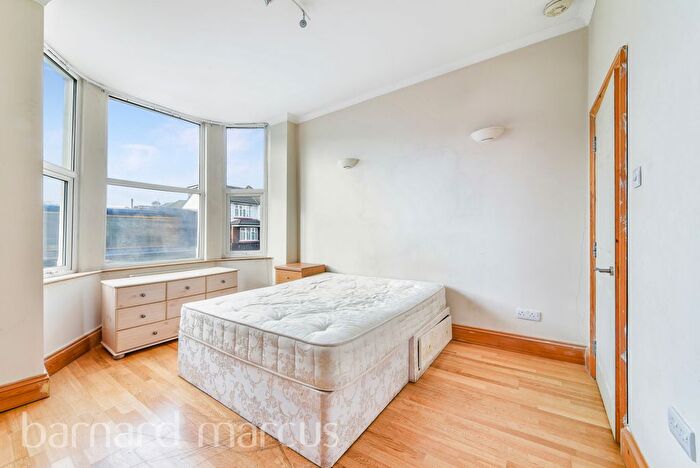 3 Bedroom Flat To Rent In Tooting Bec Road, London, SW17