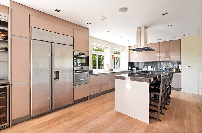 3 Bedroom Flat To Rent In Nottingham Terrace, Regents Park, London, NW1