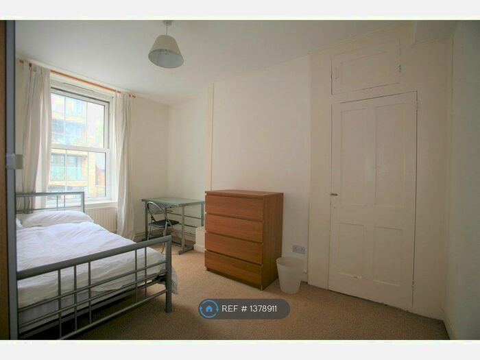 3 Bedroom Flat To Rent In Camelot House, London, NW1