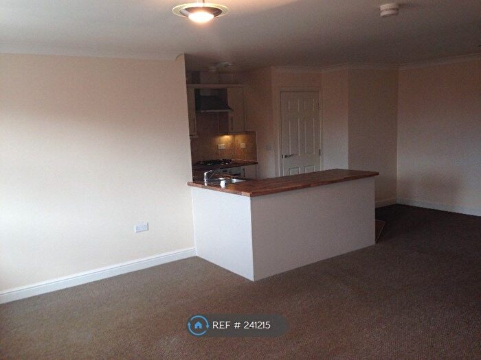 2 Bedroom Flat To Rent In Golborne, Wigan, WA3