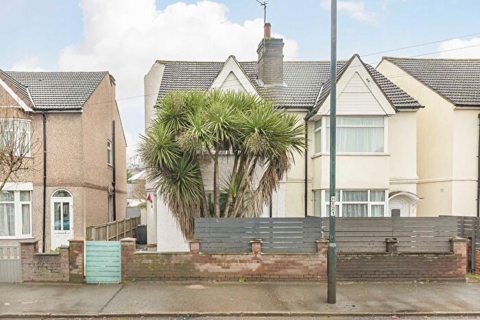 3 Bedroom Semi Detached House For Sale In Harlington Road East, Feltham, TW13