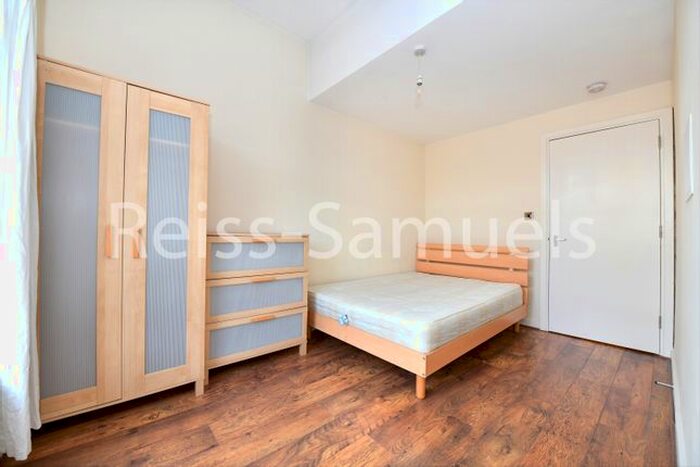 5 Bedroom Town House To Rent In Cyclops Mews., Canary Wharf, E14