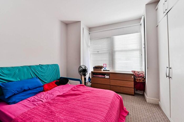 2 Bedroom Flat To Rent In Abbotts Park Road, Leyton, London, E10