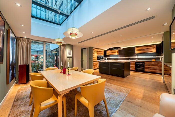 2 Bedroom Flat To Rent In Great Peter Street, London, SW1P