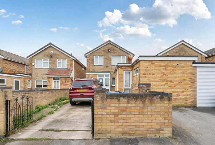 4 Bedroom Detached House For Sale In Berry Close, Oxford, Oxfordshire, OX4