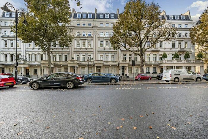 2 Bedroom Flat To Rent In Queens Gate, South Kensington, London, SW7