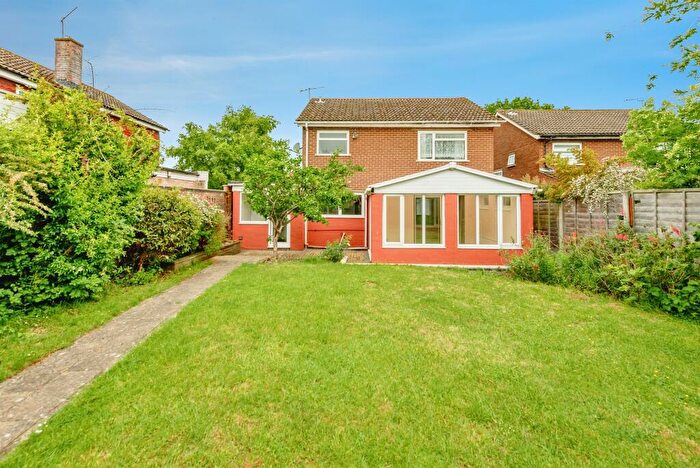 3 Bedroom Detached House For Sale In Montfort Rise, Redhill, RH1