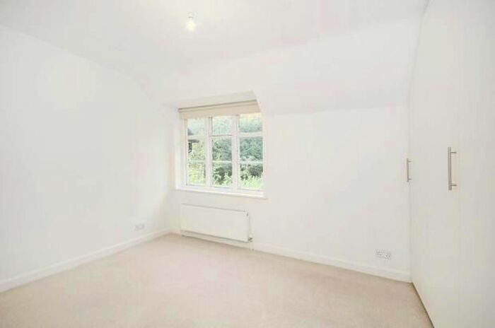 3 Bedroom Cottage To Rent In Creswick Road, Hampstead Garden Suburb, NW11