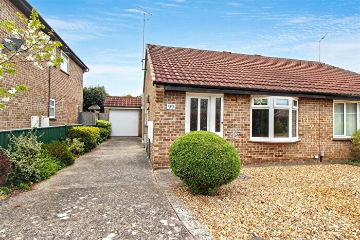 2 Bedroom Semi Detached Bungalow For Sale In Devonshire Gardens, Tilehurst, Reading, RG31