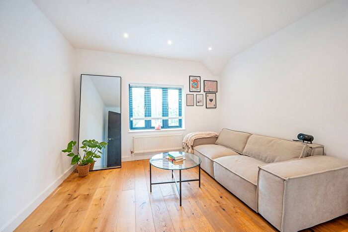 2 Bedroom Flat For Sale In The Fairway, East Acton, Acton, W3