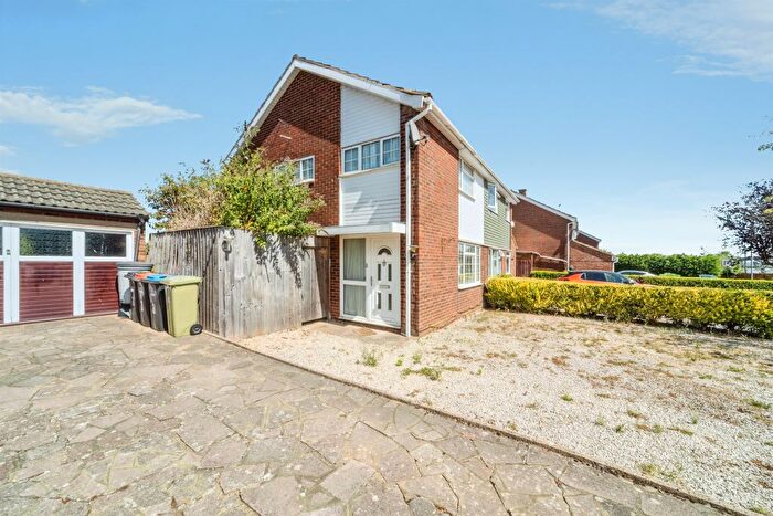 3 Bedroom Semi Detached House For Sale In Highfield Close, Bletchley, Milton Keynes, MK3