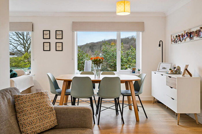 3 Bedroom Link Detached House For Sale In Stewarts Way, Marlow, SL7