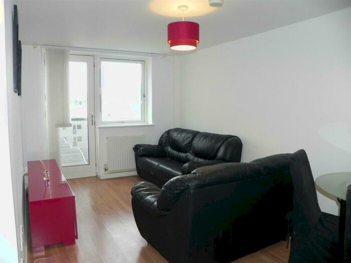 2 Bedroom Apartment To Rent In Royal Quay, Liverpool, L3