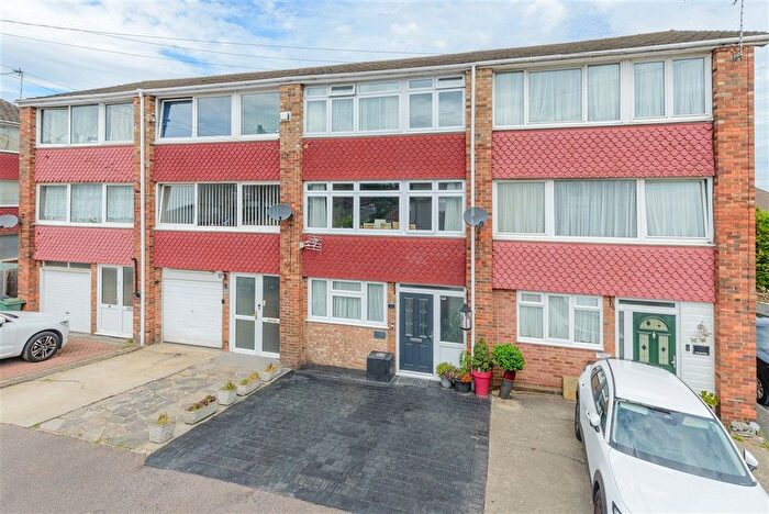 5 Bedroom Terraced House For Sale In Cadogan Avenue, Dartford, Kent, DA2