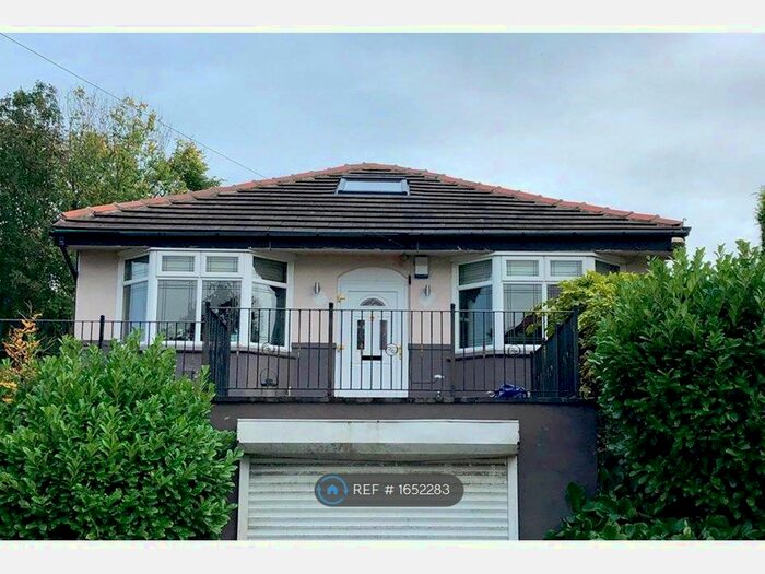 3 Bedroom Bungalow To Rent In Newsome Road South, Huddersfield, HD4