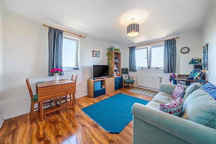 1 Bedroom Flat For Sale In Porchester Mead, Beckenham, BR3