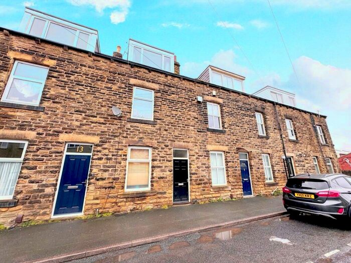 2 Bedroom House To Rent In Little Lane, Ilkley, West Yorkshire, Uk, LS29