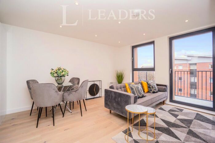 3 Bedroom Flat To Rent In Robinson Way, Chester, CH1