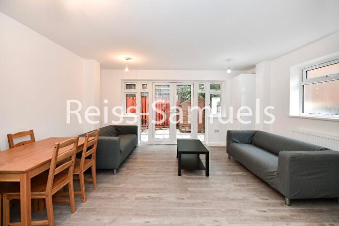 6 Bedroom Town House To Rent In Ambassador Sqaure, Isle Of Dogs, Canary Wharf, London, E14