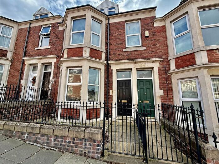 2 Bedroom Flat To Rent In Whitehall Road, Gateshead, NE8