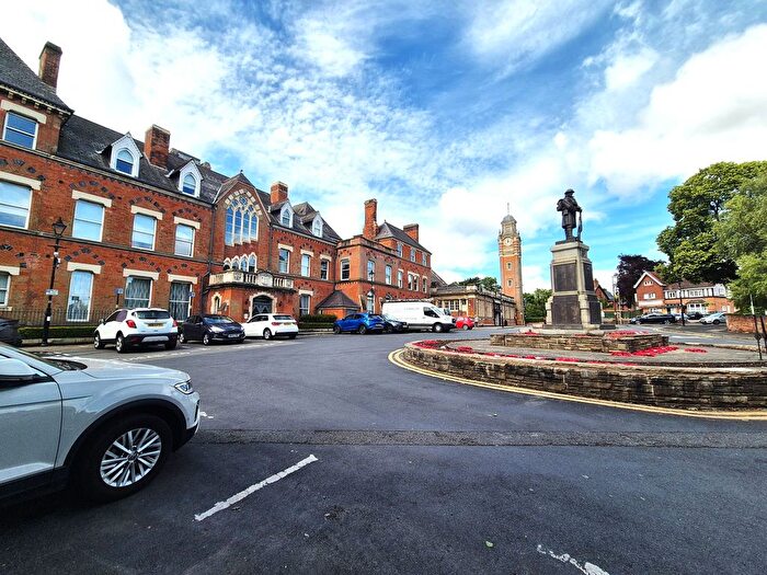 1 Bedroom Flat To Rent In King Edwards Square, Royal Sutton Place, B73